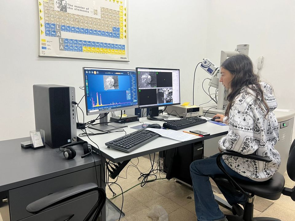 No solo las gaseosas: una investigación de la Facultad de Odontología de la UNLP advierte que también los jugos y aguas saborizadas dañan el esmalte dental
