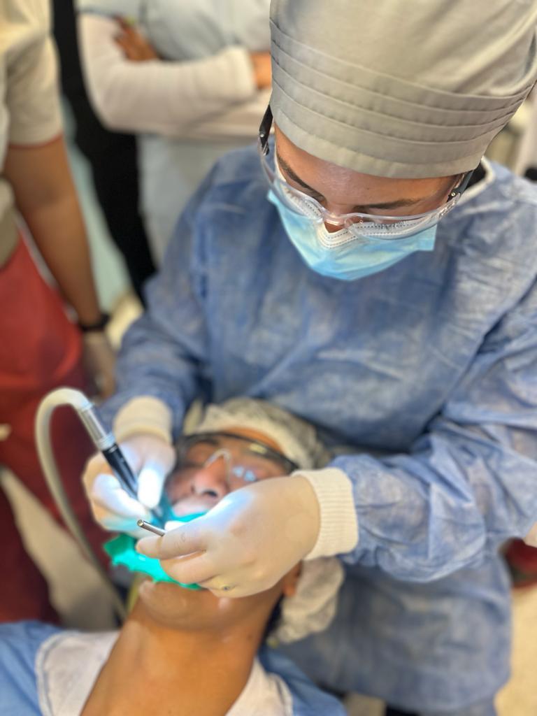 De excelencia, con tecnología de vanguardia y sin dolor: en qué consiste el tratamiento de conducto en la facultad de Odontología de La Plata.