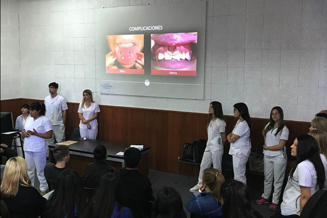 Advertencia de odontólogos: encías y piercing, enemigos íntimos Advertencia de odontólogos: encías y piercing, enemigos íntimos