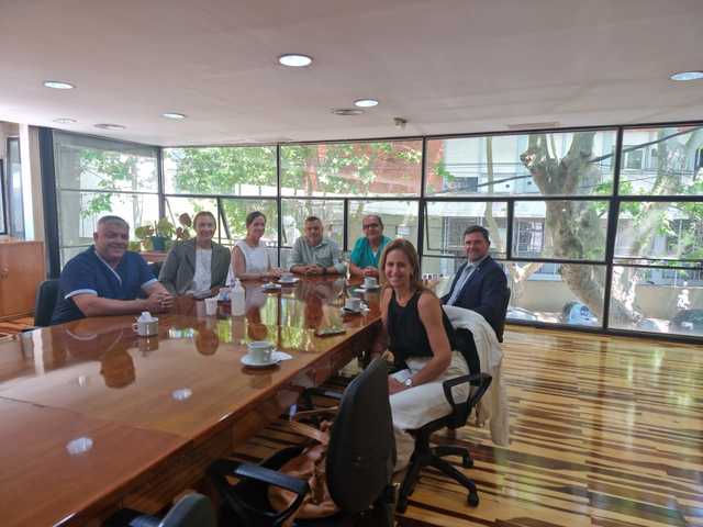 El municipio de Arrecifes creará un Hospital Odontológico a través de un convenio con la FOLP-UNLP
El municipio de Arrecifes creará un Hospital Odontológico a través de un convenio con la FOLP-UNLP