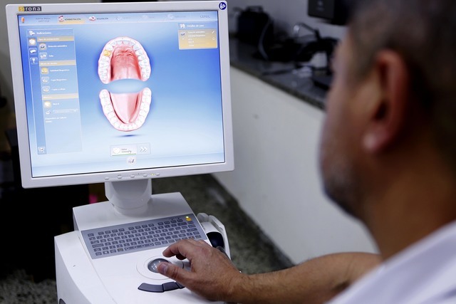 Nuestro Hospital Odontológico Universitario realiza coronas dentales en menos de una hora!!