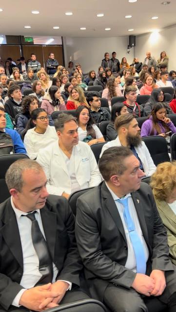 🕊️Visita del Premio Nobel de la Paz: Adolfo Pérez Esquivel a la Facultad de Odontología de la UNLP🕊️