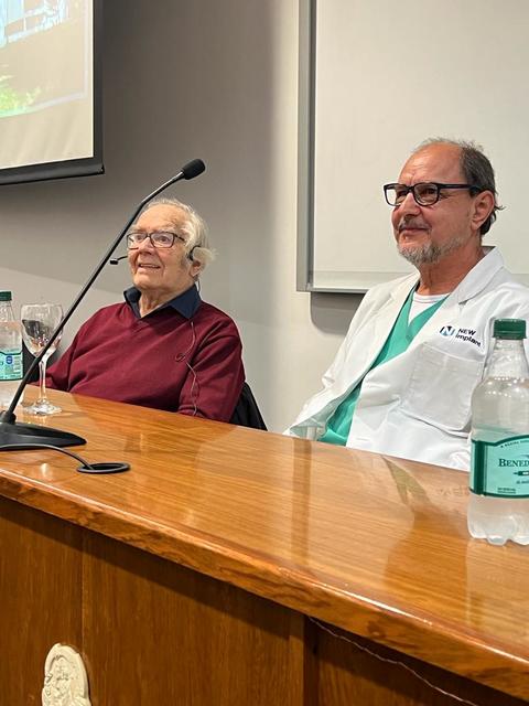 🕊️Visita del Premio Nobel de la Paz: Adolfo Pérez Esquivel a la Facultad de Odontología de la UNLP🕊️