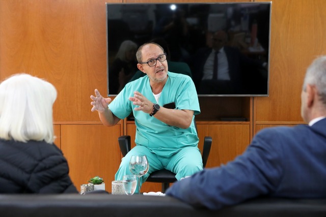 El presidente de la UNLP, Martín López Armengol, visitó la Facultad de Odontología